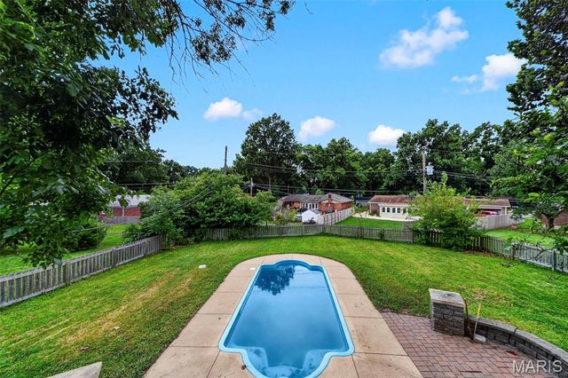 1004 Bridgeport Drive, Ellisville, MO 63011