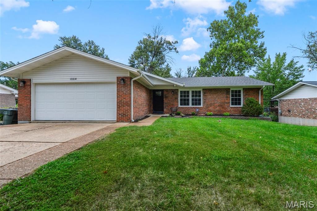 1004 Bridgeport Drive, Ellisville, MO 63011