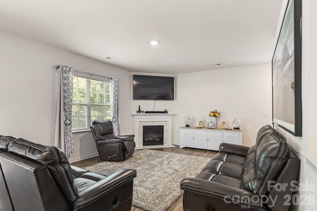 9836 Oak Barrel Lane, Charlotte, NC 28215