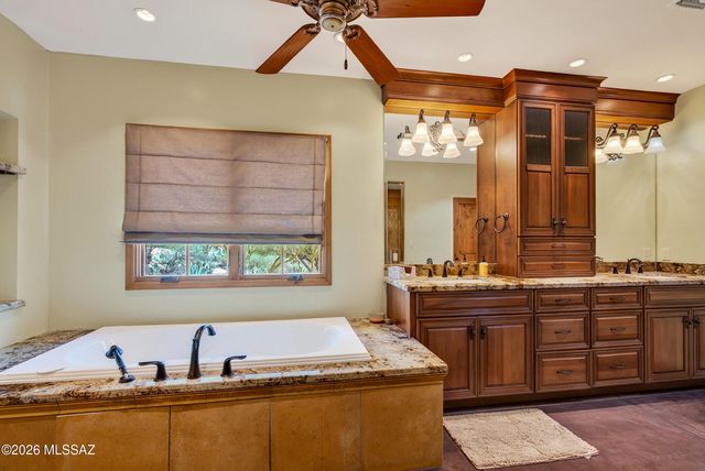 6830 N Solaz Cuarto, Tucson, AZ 85718