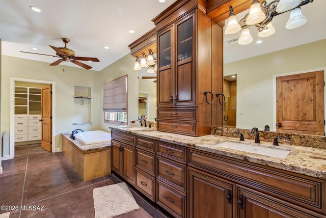 6830 N Solaz Cuarto, Tucson, AZ 85718