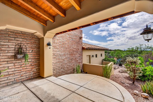6830 N Solaz Cuarto, Tucson, AZ 85718