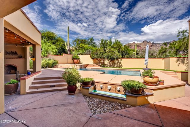 6830 N Solaz Cuarto, Tucson, AZ 85718