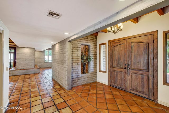 6830 N Solaz Cuarto, Tucson, AZ 85718