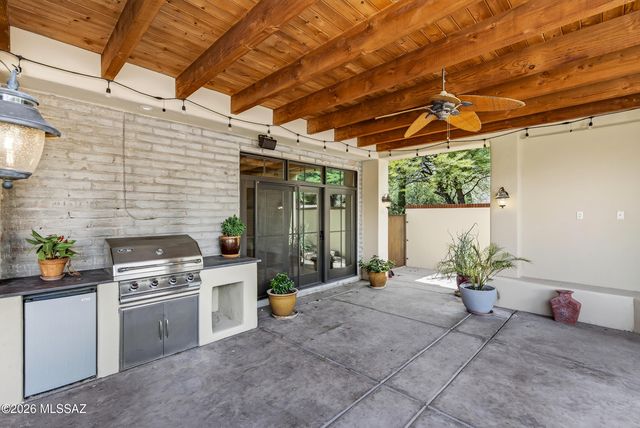 6830 N Solaz Cuarto, Tucson, AZ 85718