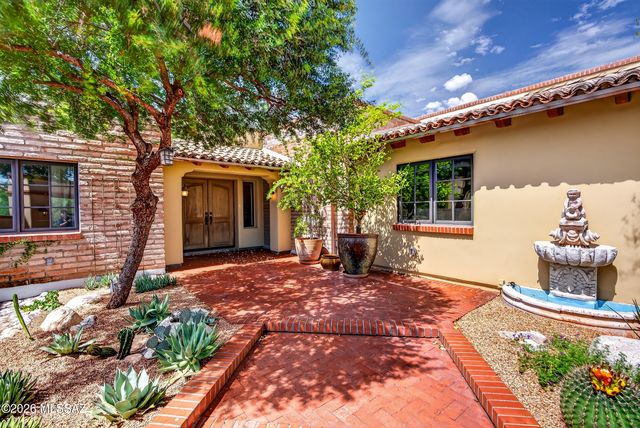 6830 N Solaz Cuarto, Tucson, AZ 85718