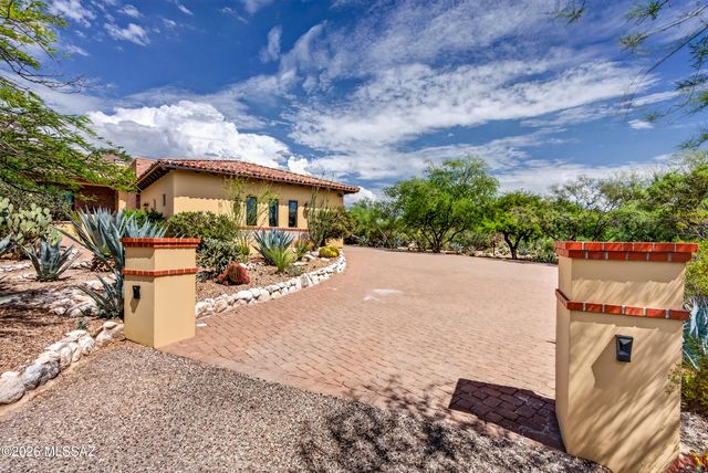 6830 N Solaz Cuarto, Tucson, AZ 85718