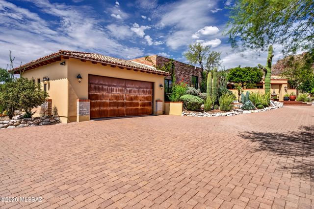 6830 N Solaz Cuarto, Tucson, AZ 85718