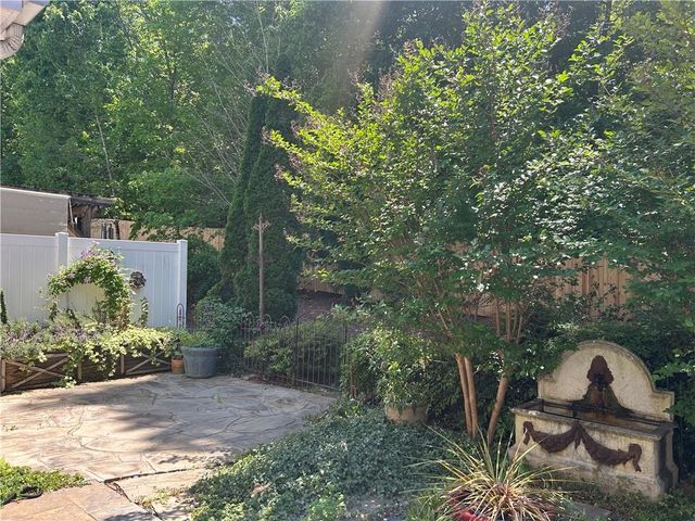 300 Lauren Lane, Woodstock, GA 30188