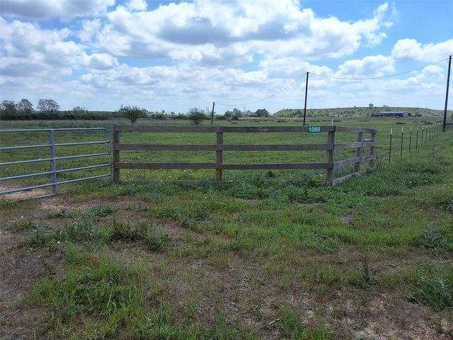 1089 Noble Lane, Alleyton, TX 77434