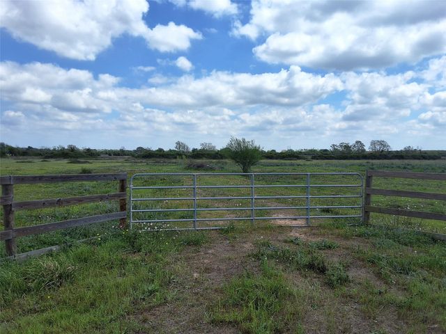 1089 Noble Lane, Alleyton, TX 77434