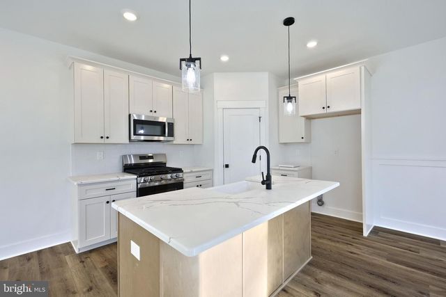 1022 TRINITY RD, York, PA 17408