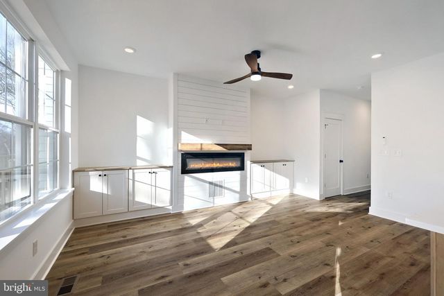 1022 TRINITY RD, York, PA 17408