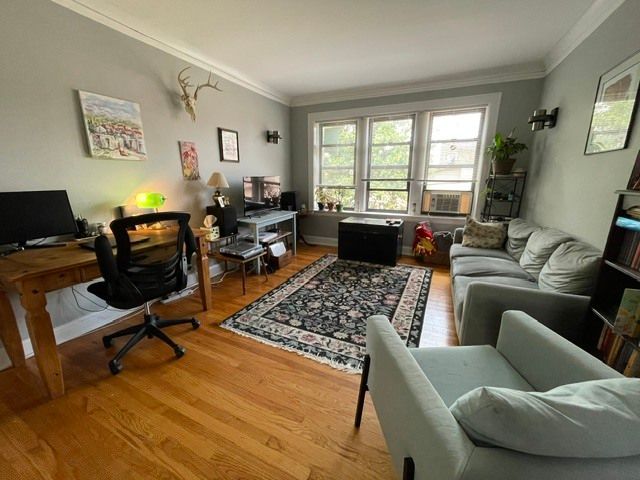 1614 N Harding Avenue 2W, Chicago, IL 60647
