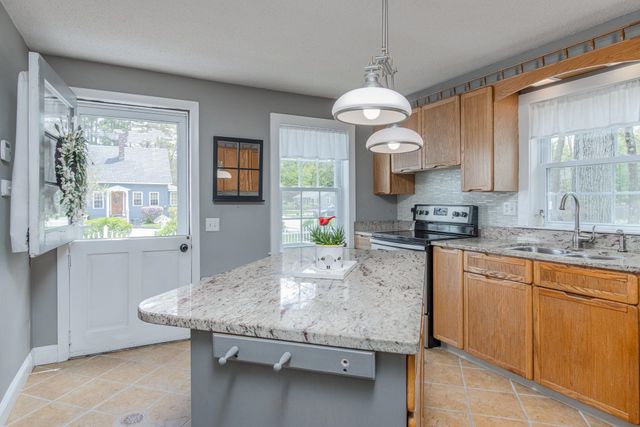 59 Manor Road, Concord, NH 03303