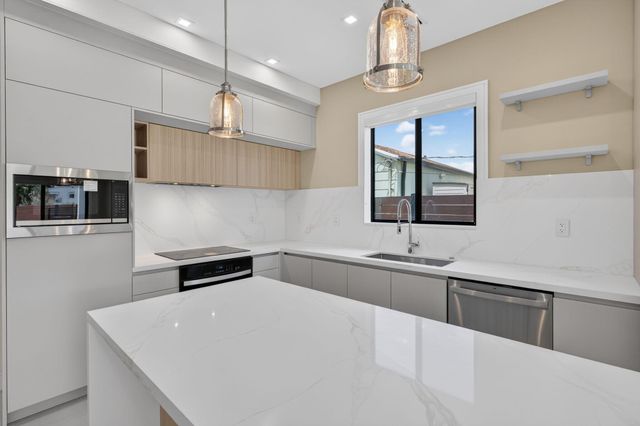 704 SW 9th Street, Fort Lauderdale, FL 33315