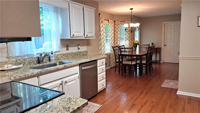 110 Acorn Drive, Mcdonough, GA 30253