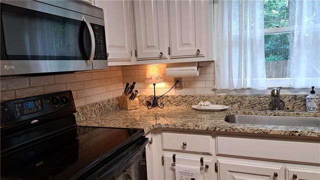 110 Acorn Drive, Mcdonough, GA 30253