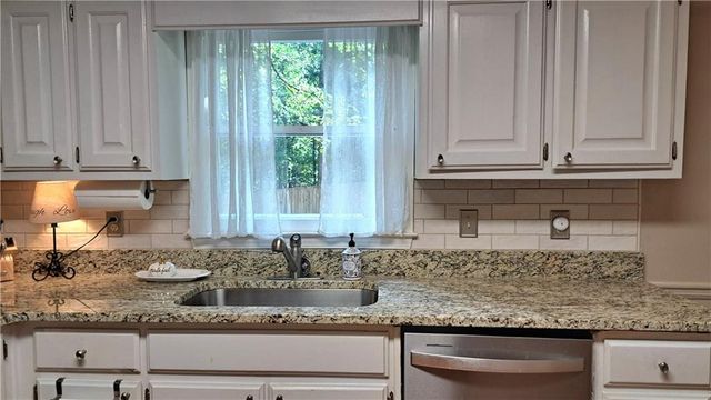 110 Acorn Drive, Mcdonough, GA 30253
