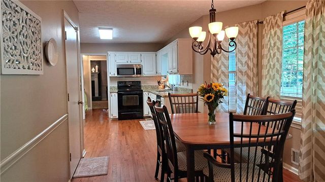 110 Acorn Drive, Mcdonough, GA 30253