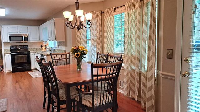 110 Acorn Drive, Mcdonough, GA 30253