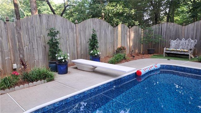 110 Acorn Drive, Mcdonough, GA 30253