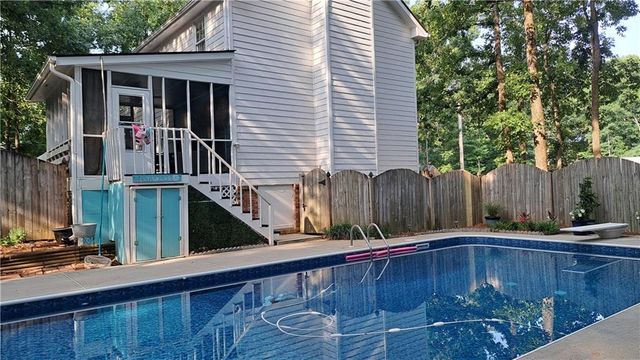 110 Acorn Drive, Mcdonough, GA 30253