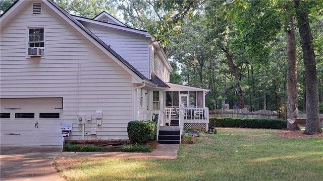 110 Acorn Drive, Mcdonough, GA 30253