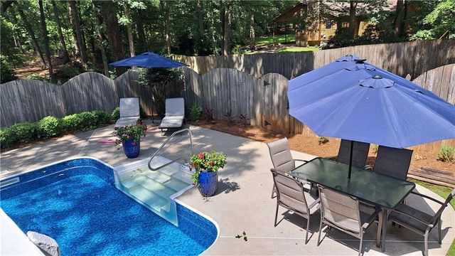 110 Acorn Drive, Mcdonough, GA 30253