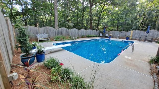 110 Acorn Drive, Mcdonough, GA 30253