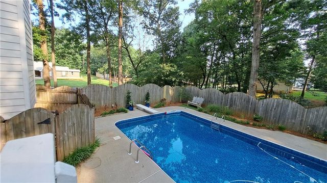 110 Acorn Drive, Mcdonough, GA 30253
