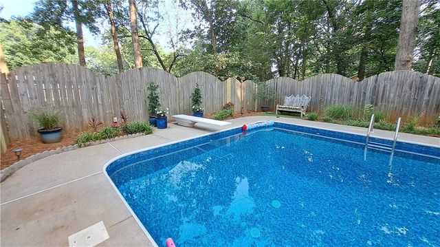 110 Acorn Drive, Mcdonough, GA 30253