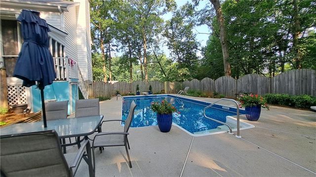 110 Acorn Drive, Mcdonough, GA 30253