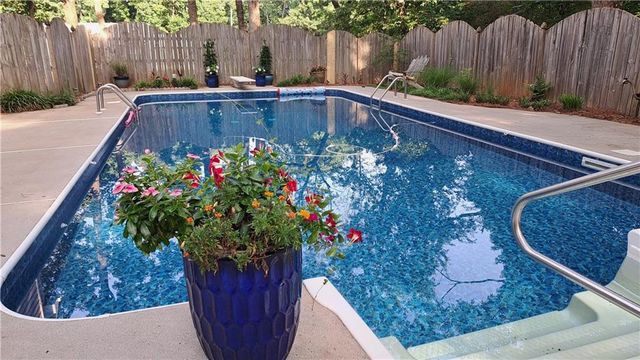 110 Acorn Drive, Mcdonough, GA 30253