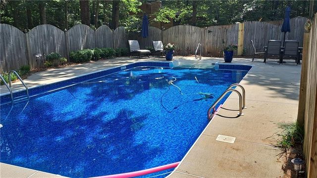 110 Acorn Drive, Mcdonough, GA 30253