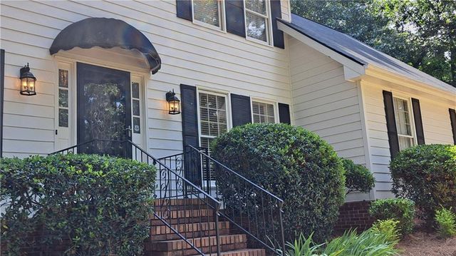 110 Acorn Drive, Mcdonough, GA 30253