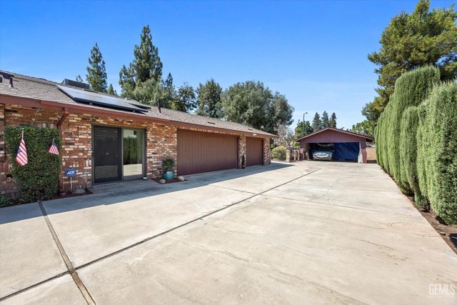 105 Camino Del Oeste, Bakersfield, CA 93309