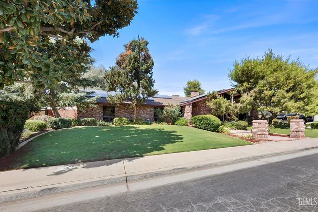 105 Camino Del Oeste, Bakersfield, CA 93309