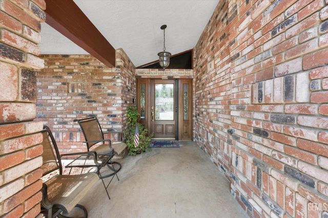 105 Camino Del Oeste, Bakersfield, CA 93309