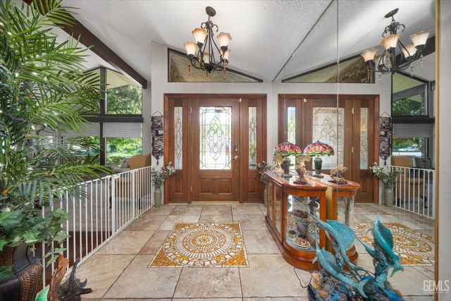 105 Camino Del Oeste, Bakersfield, CA 93309