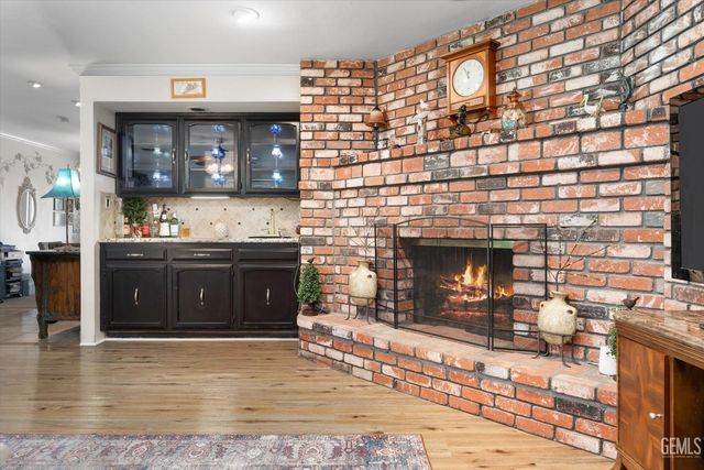 105 Camino Del Oeste, Bakersfield, CA 93309