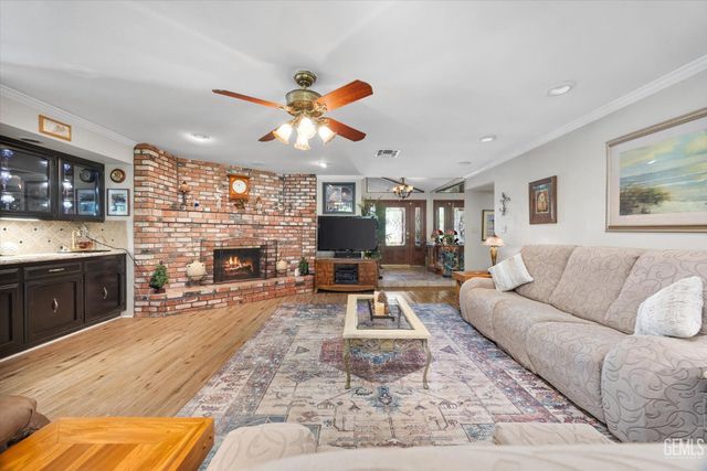 105 Camino Del Oeste, Bakersfield, CA 93309