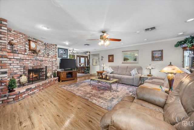 105 Camino Del Oeste, Bakersfield, CA 93309