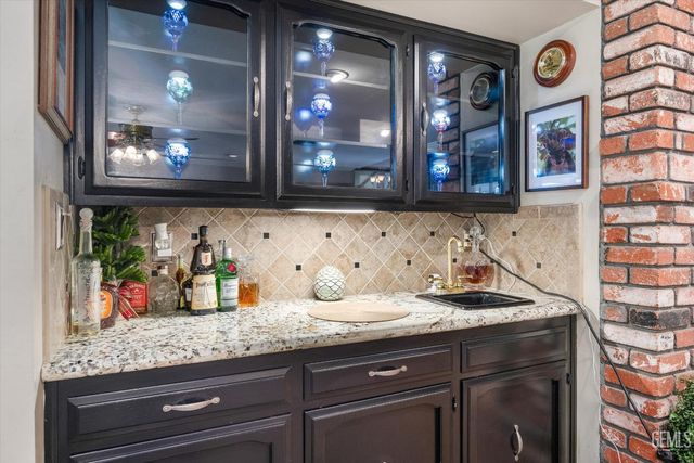 105 Camino Del Oeste, Bakersfield, CA 93309