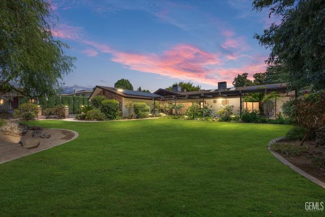 105 Camino Del Oeste, Bakersfield, CA 93309