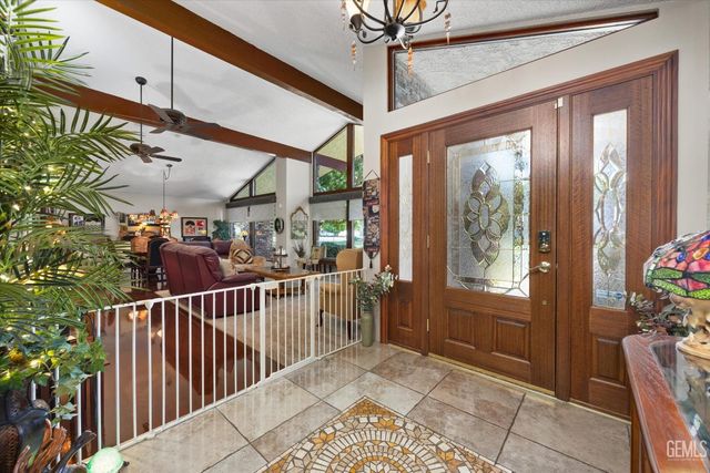 105 Camino Del Oeste, Bakersfield, CA 93309