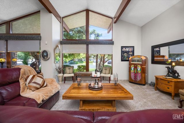 105 Camino Del Oeste, Bakersfield, CA 93309