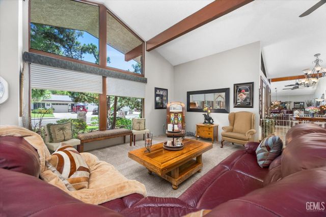 105 Camino Del Oeste, Bakersfield, CA 93309