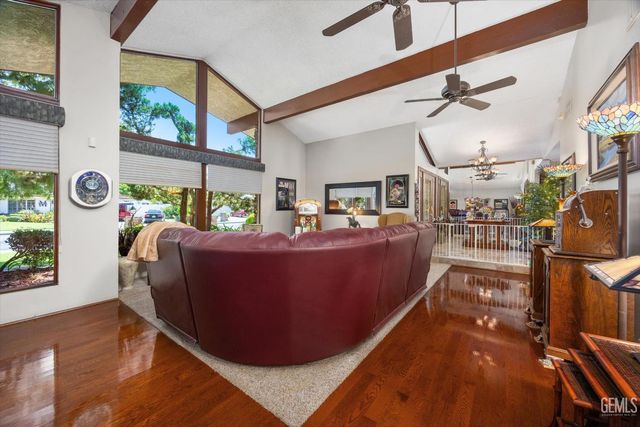 105 Camino Del Oeste, Bakersfield, CA 93309