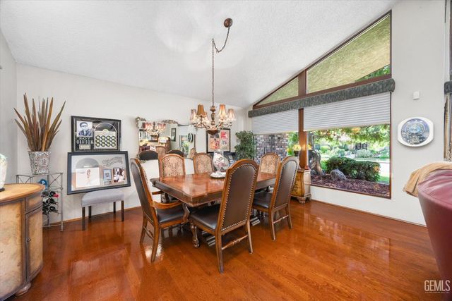 105 Camino Del Oeste, Bakersfield, CA 93309